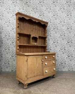 Buffet anglais ancien deux corps en pin massif (rénové)