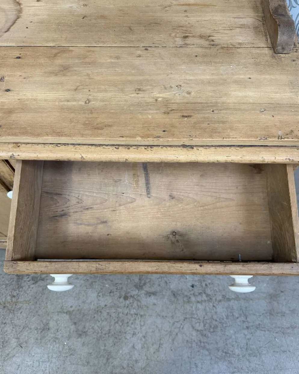 Buffet anglais ancien deux corps en pin massif (rénové)