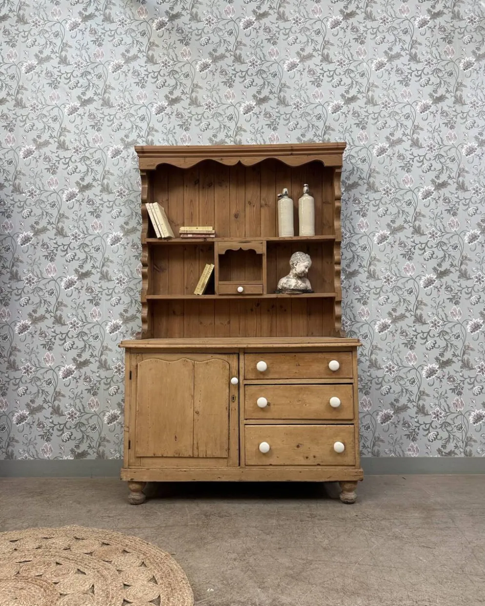 Buffet anglais ancien deux corps en pin massif (rénové)
