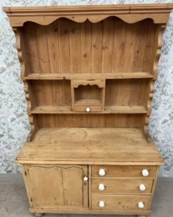 Buffet anglais ancien deux corps en pin massif (rénové)