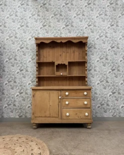 Buffet anglais ancien deux corps en pin massif (rénové)