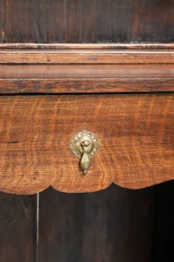 Buffet anglais antique du XVIIIe siècle avec verre d'origine.