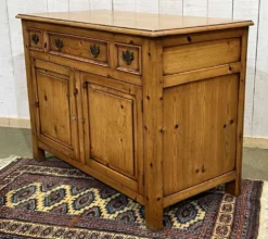 Buffet anglais en sapin des années 1950
