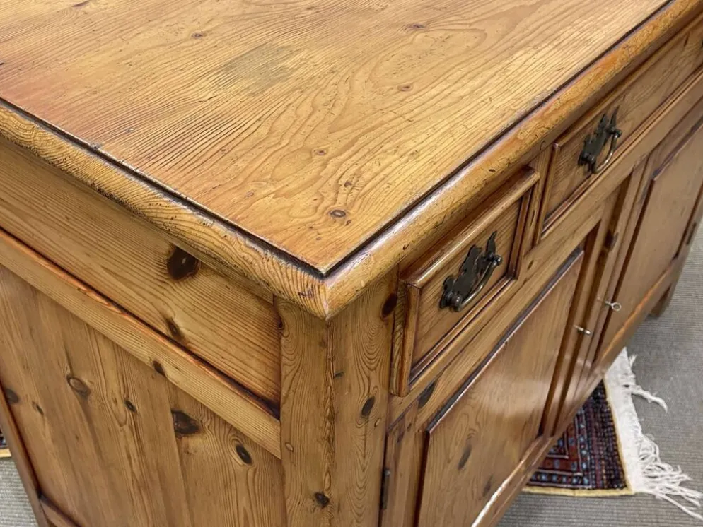 Buffet anglais en sapin des années 1950