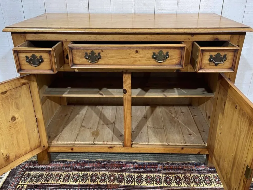 Buffet anglais en sapin des années 1950