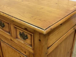 Buffet anglais en sapin des années 1950