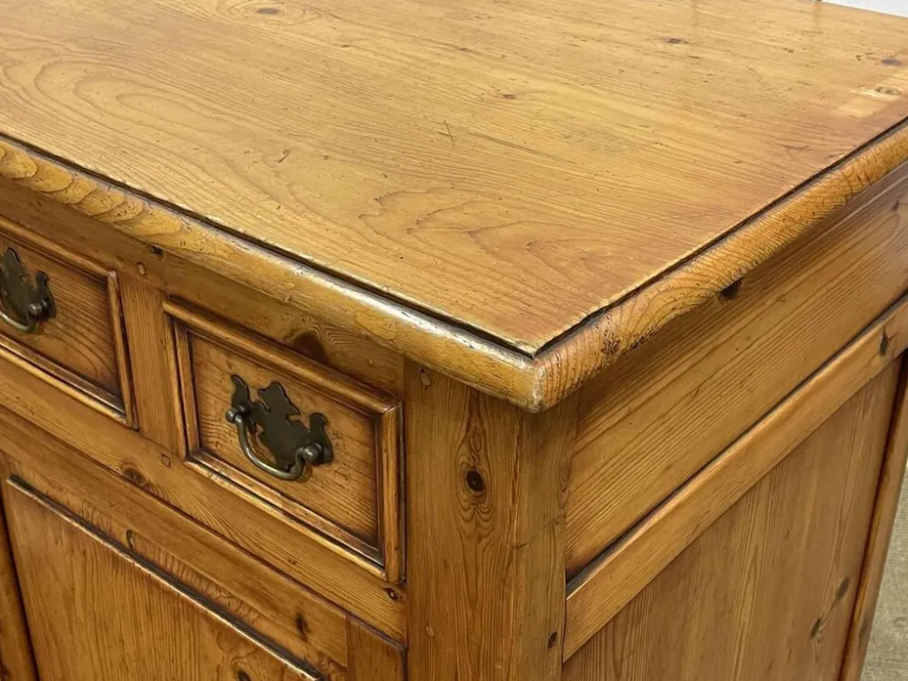 Buffet anglais en sapin des années 1950