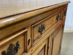 Buffet anglais en sapin des années 1950