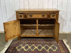 Buffet anglais en sapin des années 1950