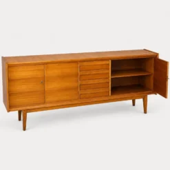 Buffet architectural moderne du milieu du siècle en Okoumé de première qualité.