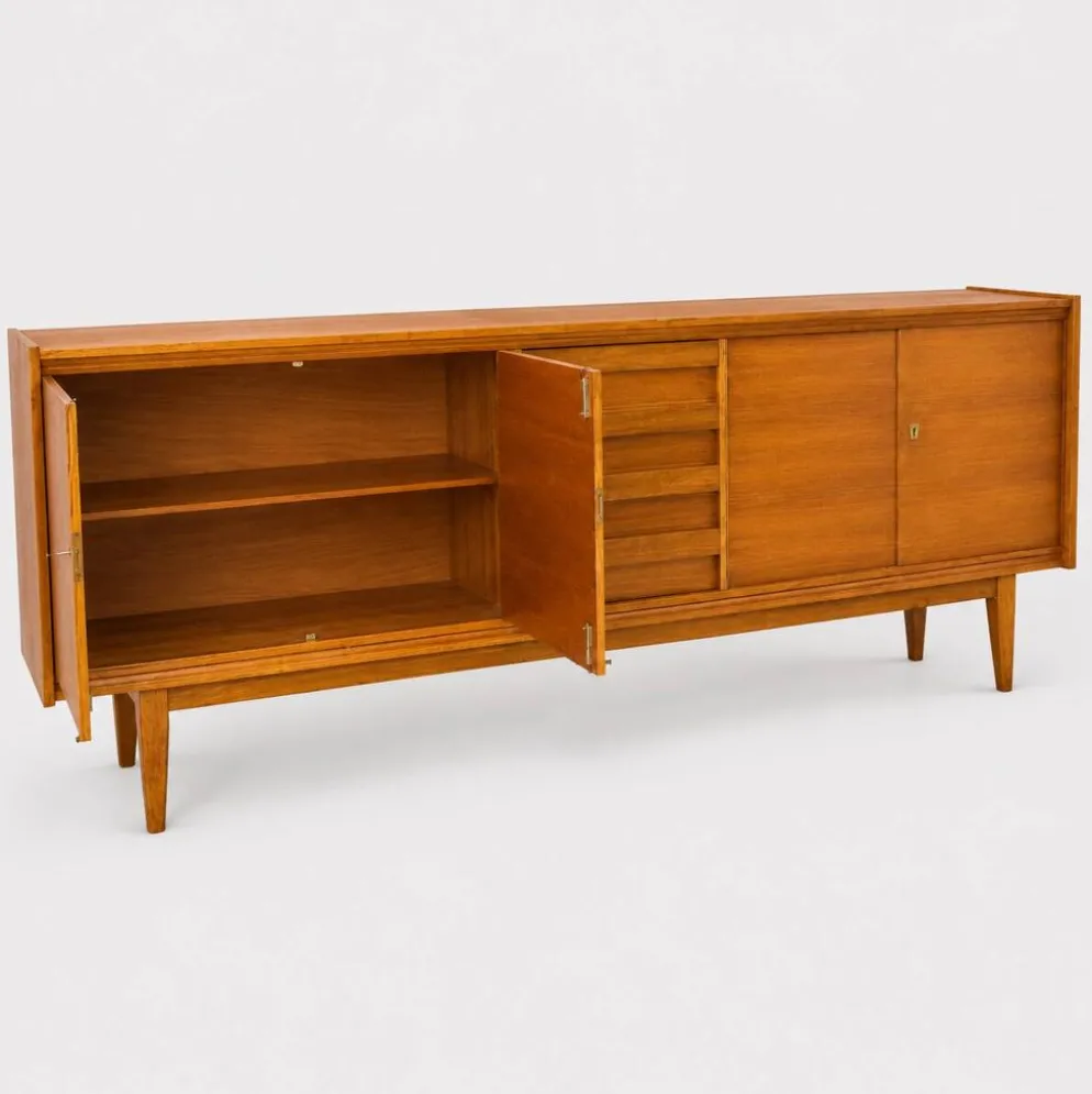 Buffet architectural moderne du milieu du siècle en Okoumé de première qualité.