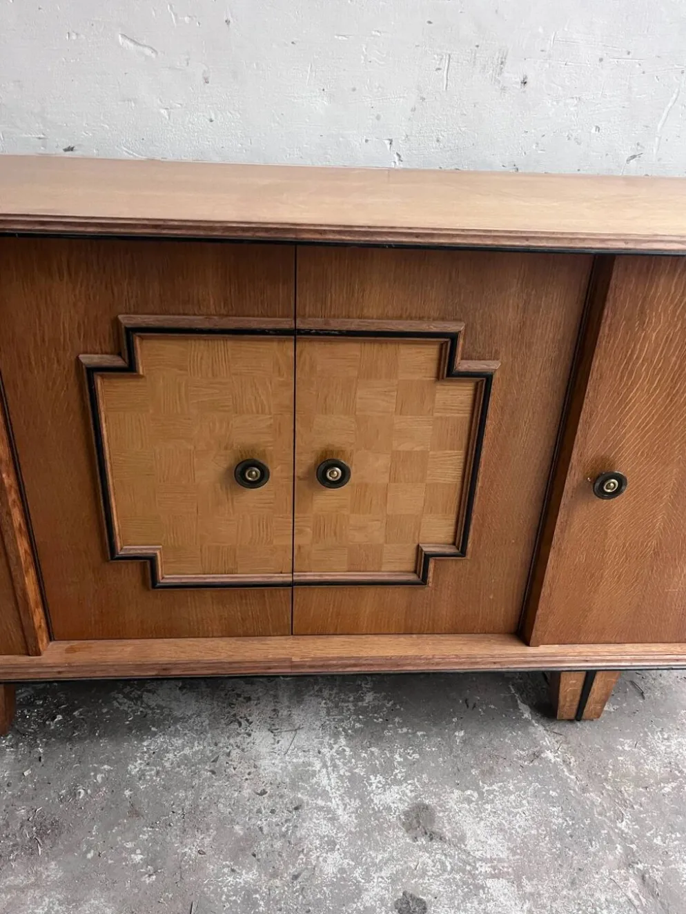 Buffet Art déco en chêne avec portes géométriques, années 1940