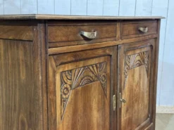 Buffet Art déco rustique des années 1930 en châtaignier