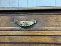 Buffet Art déco rustique des années 1930 en châtaignier