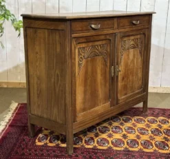 Buffet Art déco rustique des années 1930 en châtaignier