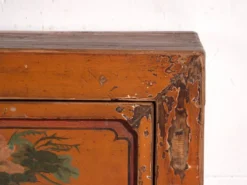 Buffet bas ancien laqué en bois d’orme – Chine, vers 1900