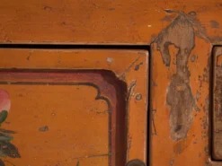Buffet bas ancien laqué en bois d’orme – Chine, vers 1900