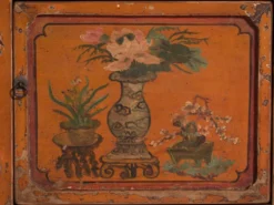 Buffet bas ancien laqué en bois d’orme – Chine, vers 1900