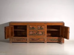 Buffet bas ancien laqué en bois d’orme – Chine, vers 1900