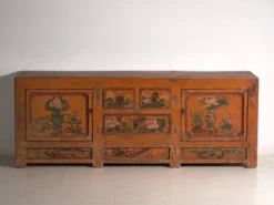 Buffet bas ancien laqué en bois d’orme – Chine, vers 1900