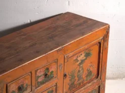 Buffet bas ancien laqué en bois d’orme – Chine, vers 1900