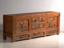 Buffet bas ancien laqué en bois d’orme – Chine, vers 1900
