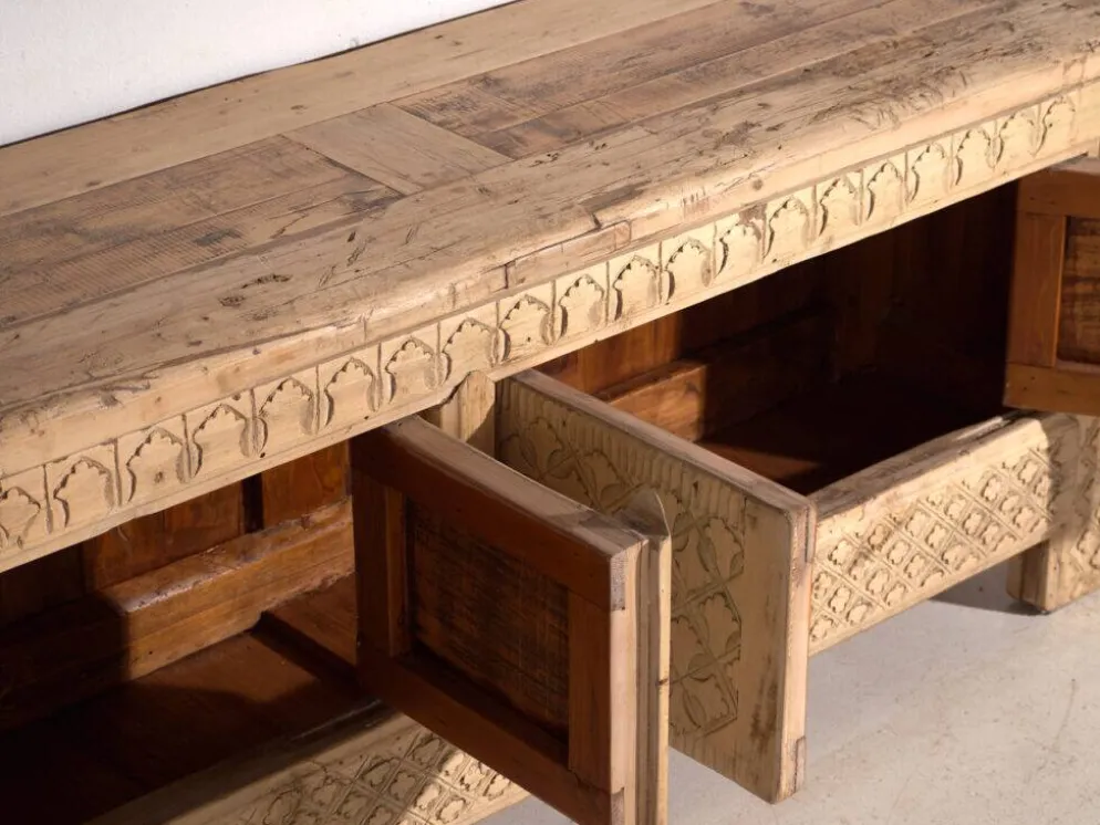 Buffet bas ancien sculpté en bois de sapin – Chine, vers 1900