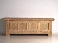 Buffet bas ancien sculpté en bois de sapin – Chine, vers 1900