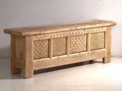Buffet bas ancien sculpté en bois de sapin – Chine, vers 1900