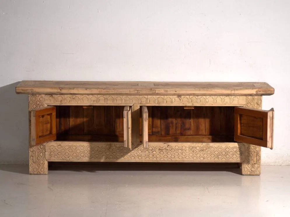 Buffet bas ancien sculpté en bois de sapin – Chine, vers 1900