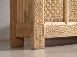 Buffet bas ancien sculpté en bois de sapin – Chine, vers 1900