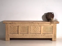 Buffet bas ancien sculpté en bois de sapin – Chine, vers 1900