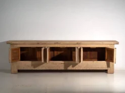 Buffet bas ancien sculpté en bois de sapin – Gansu, vers 1900