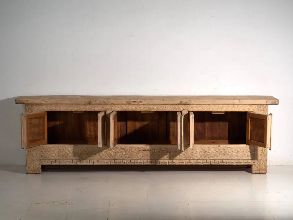 Buffet bas ancien sculpté en bois de sapin – Gansu, vers 1900