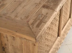 Buffet bas ancien sculpté en bois de sapin – Gansu, vers 1900