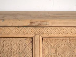 Buffet bas ancien sculpté en bois de sapin – Gansu, vers 1900
