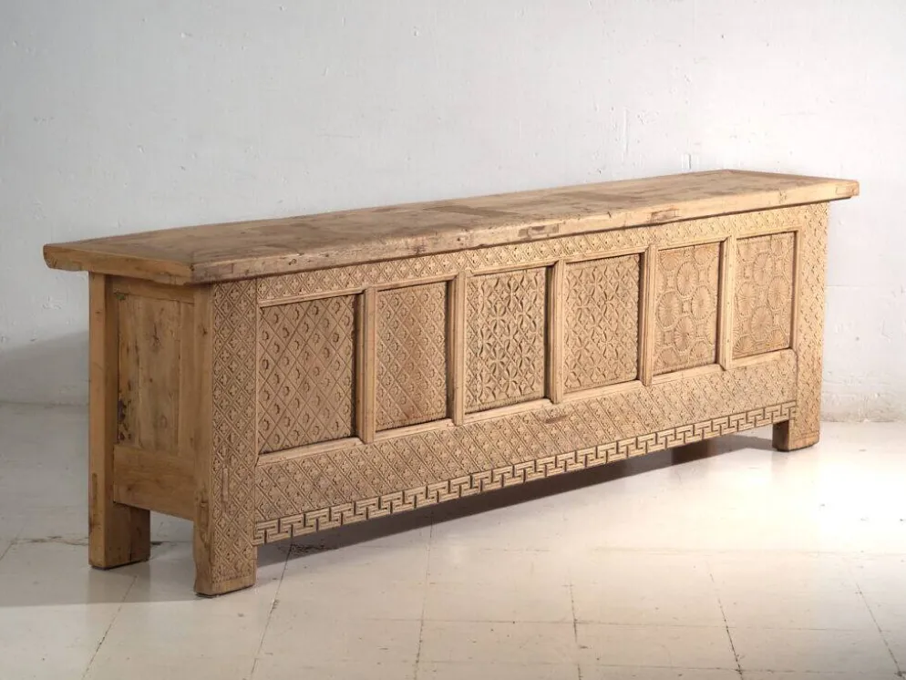 Buffet bas ancien sculpté en bois de sapin – Gansu, vers 1900