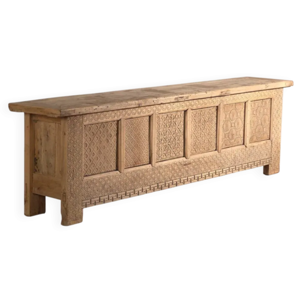 Buffet bas ancien sculpté en bois de sapin – Gansu, vers 1900