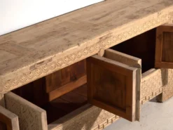 Buffet bas ancien sculpté en bois de sapin – Gansu, vers 1900