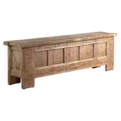 Buffet bas ancien sculpté polychrome en pin – Xinjiang, vers 1900