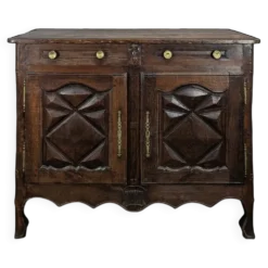 Buffet bas Louis XIII en chêne à pointes de diamant deux portes