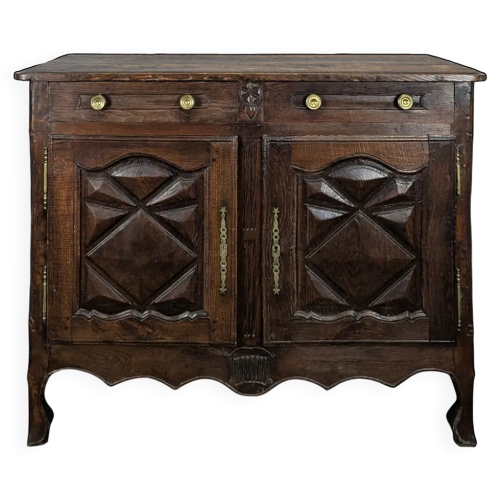 Buffet bas Louis XIII en chêne à pointes de diamant deux portes
