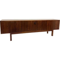 Buffet bas moderne du milieu du siècle avec portes coulissantes, Italie, années 1960.