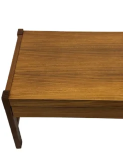 Buffet bas vintage avec tiroirs design en placage de noyer des années 70
