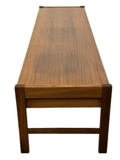 Buffet bas vintage avec tiroirs design en placage de noyer des années 70