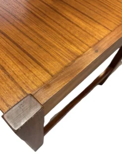 Buffet bas vintage avec tiroirs design en placage de noyer des années 70
