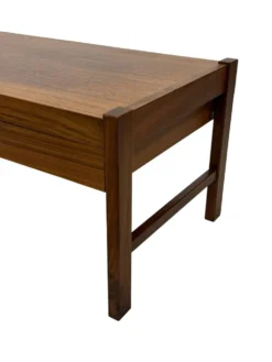 Buffet bas vintage avec tiroirs design en placage de noyer des années 70