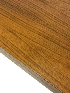 Buffet bas vintage avec tiroirs design en placage de noyer des années 70