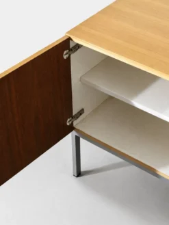Buffet bas vintage des années 1970 avec base en métal