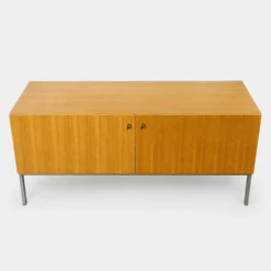 Buffet bas vintage des années 1970 avec base en métal